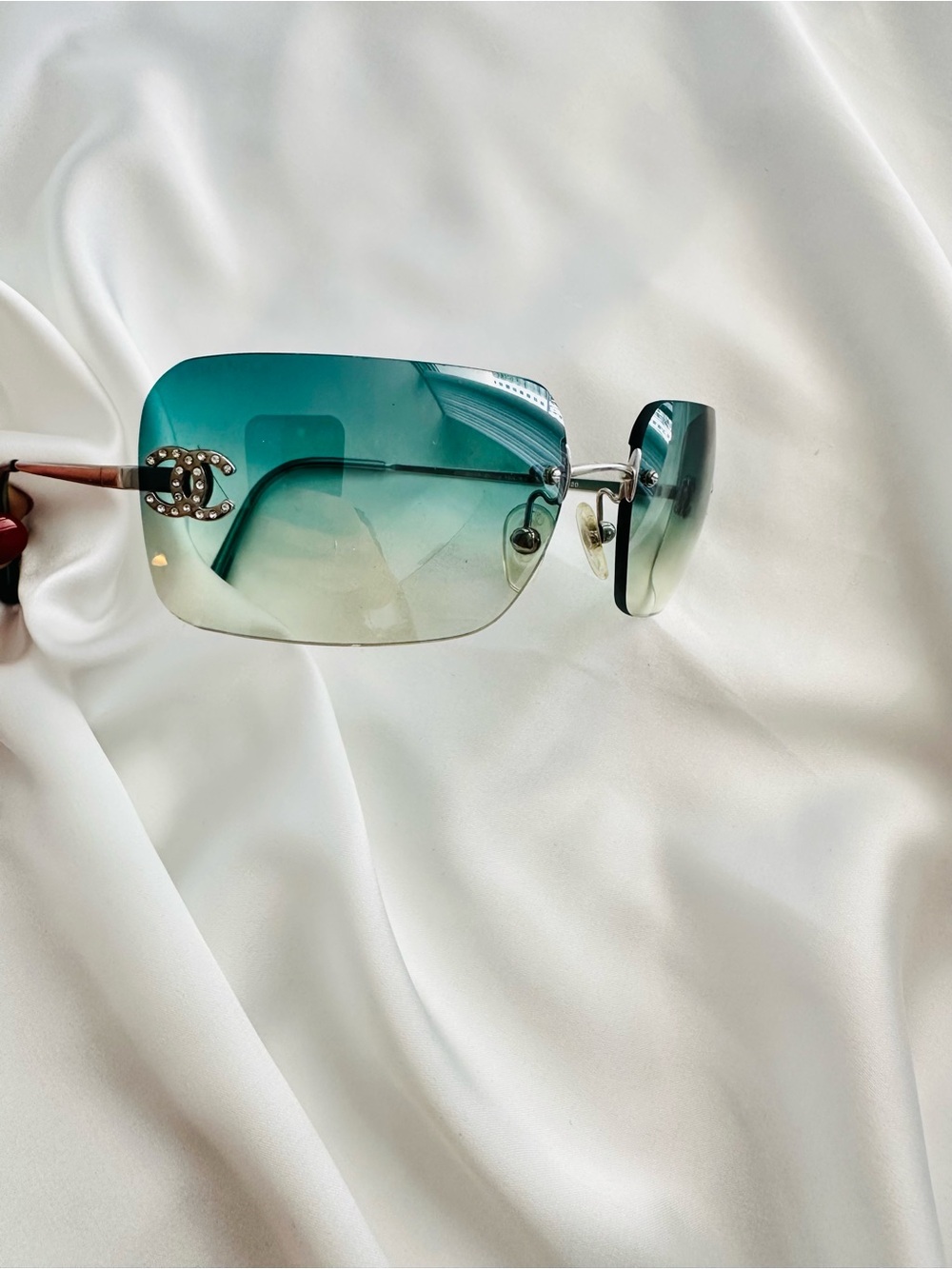 CHANEL Vintage Green Gradient Rimless Sunglasses with Gold CC Accent